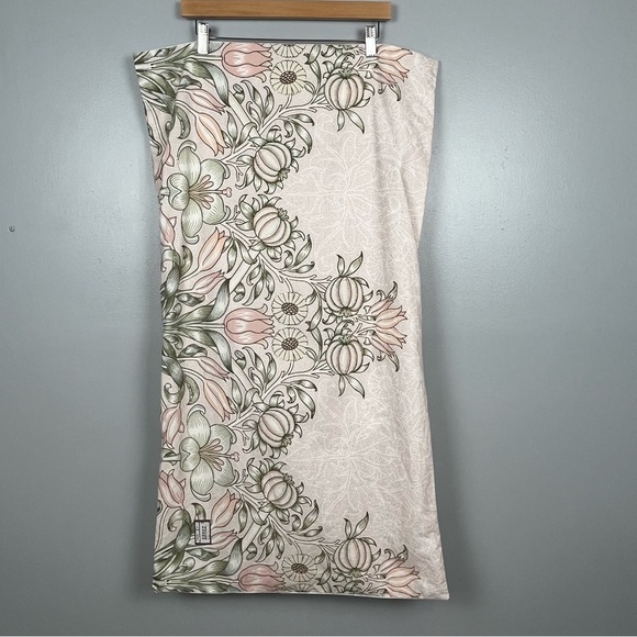 Set of 2 William Morris king size 100% cotton peach & green floral pillow shams. - Picture 1 of 8